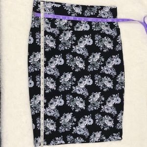 LulaRoe Cassie Pencil Skirt size Medium